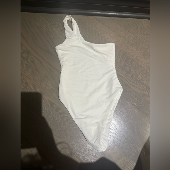Aexae one shoulder one piece never warn - Picture 2 of 4